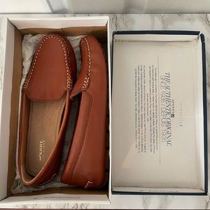 Sperry women’s shoes, tan. Never worn. No filter used on photos.